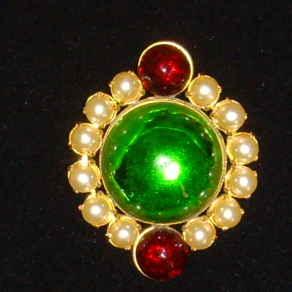 Vintage Green Lucite and Faux Pearl Brooch - Picture 6 of 12